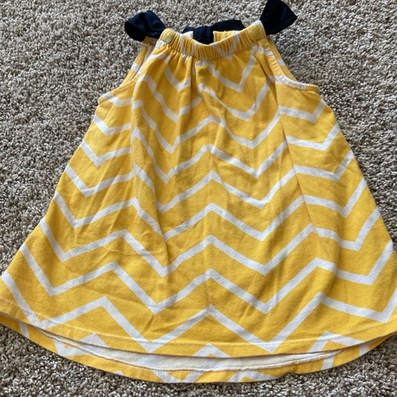 Two tunic-style tops (Carter’s , Maggie & Zoe), 12 months size - Picture 3 of 15